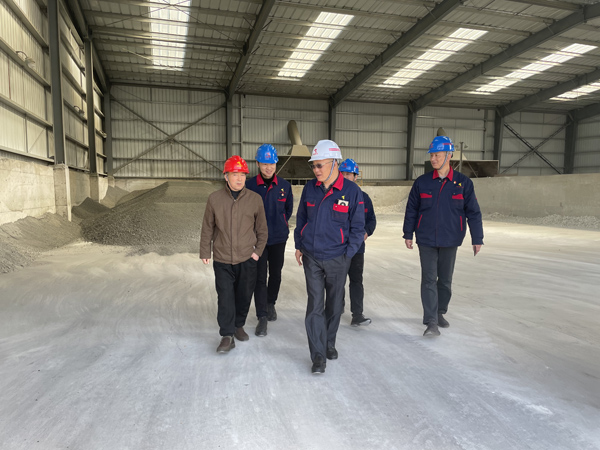 股份公司黨委委員、副總經(jīng)理劉道昆到建材公司調(diào)研