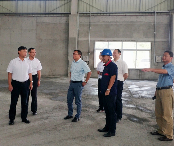 集團公司黨委委員、股份公司黨委書記、總經(jīng)理蔣培進到矸石項目部...